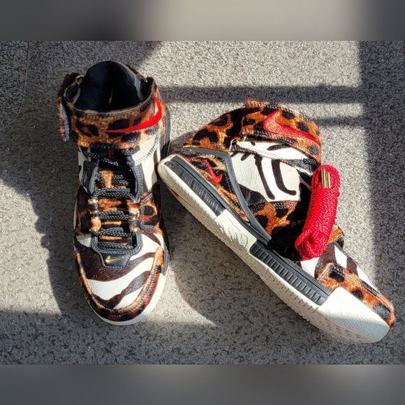 Nike Zoom LeBron 2 LX "Beast" / "Animal Instinct" Size 8 Mens - Picture 1 of 12